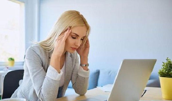 女性工作与生活压力增大导致内分泌失调